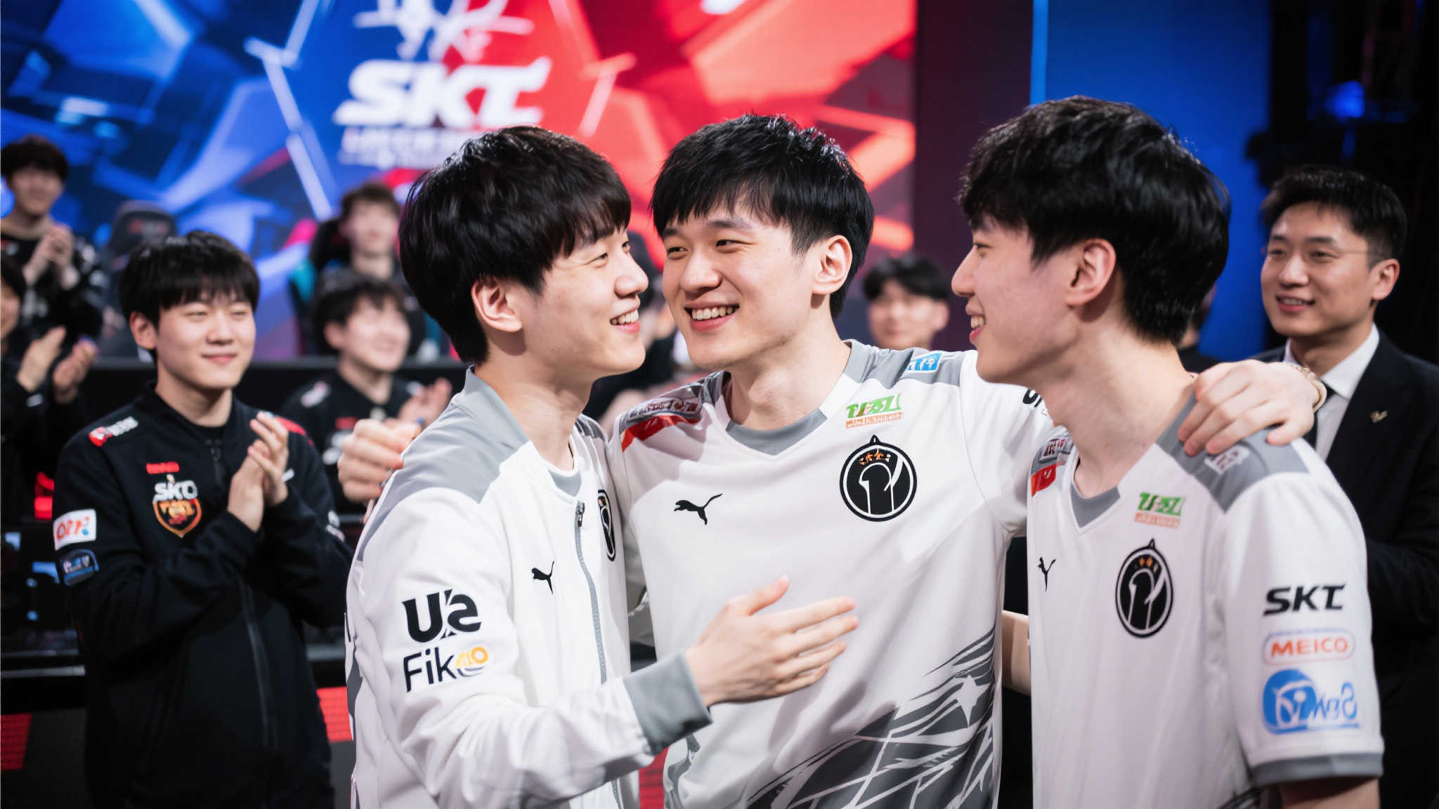 昔日战友情深！S9冠军中单Doinb为Uzi名人堂入选送上祝福